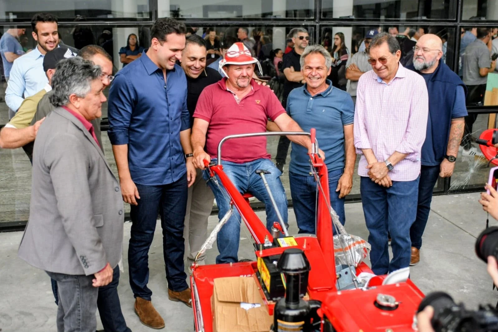 Lucas Ribeiro Libera R$ 400 Milhões para Agricultura Familiar e Entrega 174 Microtratores na Paraíba
