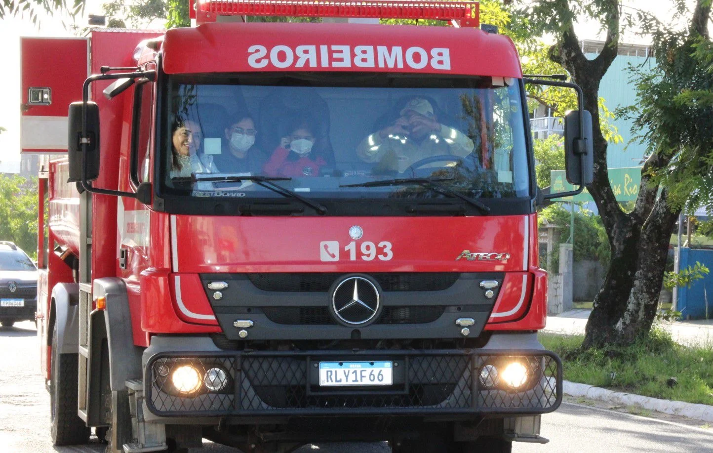 Heitor, o Pequeno Paciente do Hospital Pediátrico da Unimed JP, Realiza o Sonho de Ser Bombeiro por um Dia com Visita Emocionante