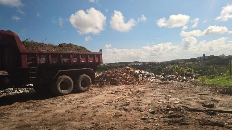 Operação Integrada em João Pessoa: Prisão e Apreensão de Veículos por Descarte Irregular de Lixo e Entulhos