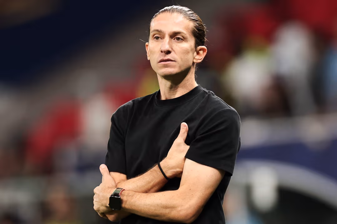 Filipe Luís, Ex-Flamengo, Assina com Clube Francês em Reviravolta da Carreira Pós-Mengão: Detalhes do Novo Contrato