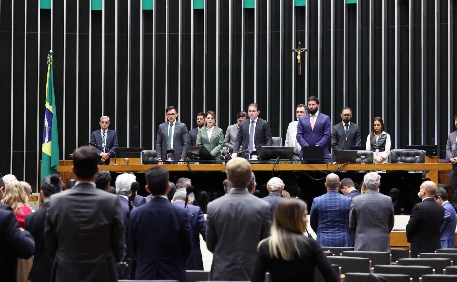 Hugo Motta celebra avanço no combate à violência contra mulheres: “Brasil chora todos os dias” com feminicídios