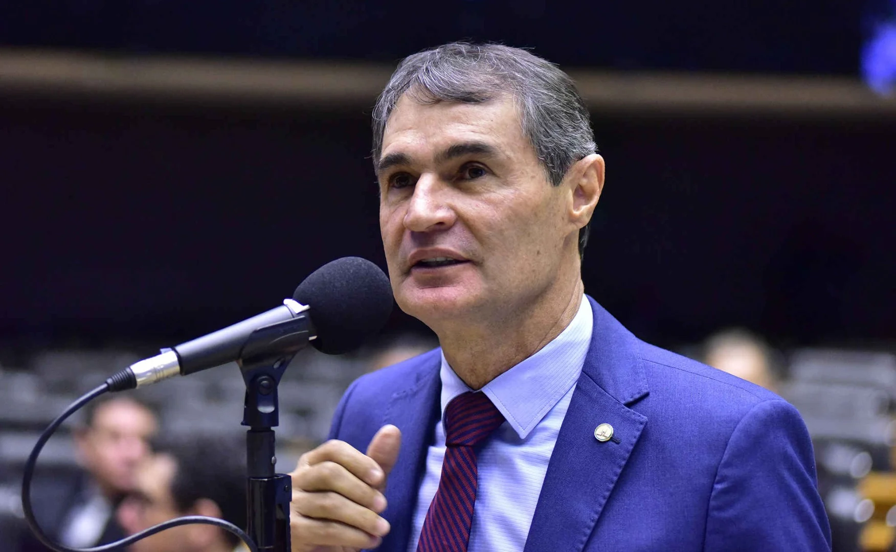 Câmara dos Deputados aprova projeto para combater a adultização infantil com foco em conscientização e autonomia escolar