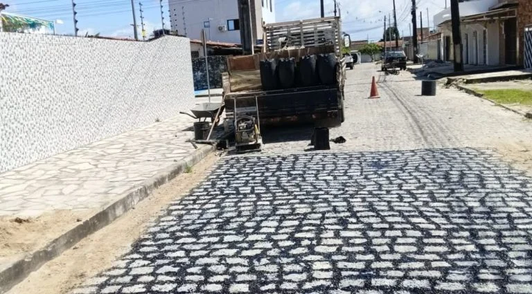 Manutenção Urbana em João Pessoa: Seinfra Atua em 44 Bairros com Tapa-Buraco, Iluminação e Drenagem Nesta Quarta-feira (15)
