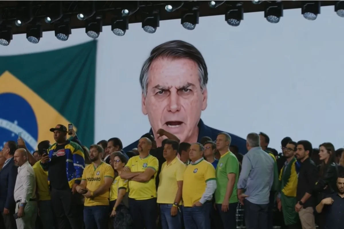 Defesa de Bolsonaro alega ao STF que ex-presidente não autorizou vídeo com IA em convenção do PL, temendo retorno à prisão
