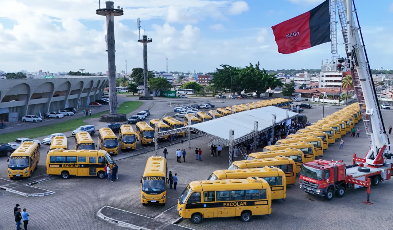 Paraíba revoluciona transporte escolar com aporte gigantesco de R$ 22 milhões: quase 900 veículos transformam a realidade educacional e garantem futuro a milhares de estudantes