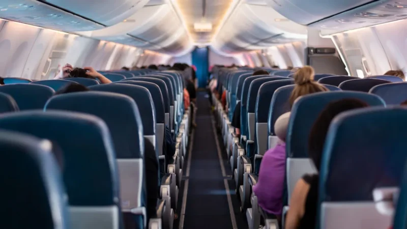 Projeto de lei propõe passagens aéreas gratuitas para aposentados do INSS em tratamento de saúde fora de sua cidade