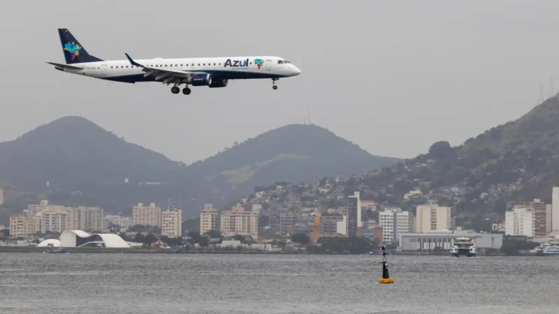 Revolução na mobilidade: Comissão da Câmara abre caminho para passagens aéreas gratuitas a milhões de aposentados do INSS em tratamento de saúde, mas a jornada legislativa ainda é longa