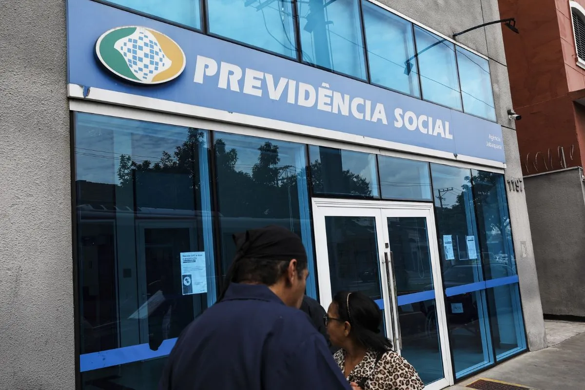 Revolução previdenciária à vista? Estudos de peso sugerem idade mínima de 67 anos, bônus para mães e revisam regras do MEI em meio ao desafio do envelhecimento populacional brasileiro