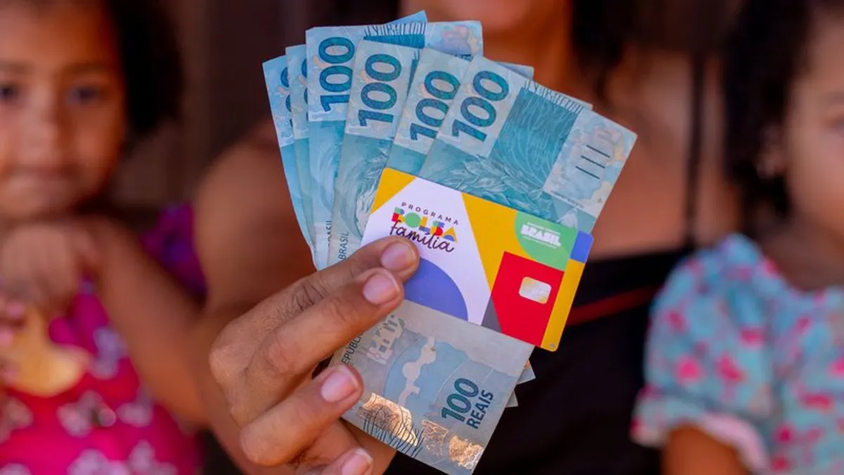 Acúmulo de benefícios sociais: entenda as regras cruciais para manter o Bolsa Família junto ao BPC, aposentadoria e outras rendas, garantindo segurança financeira para sua família sem surpresas indesejadas