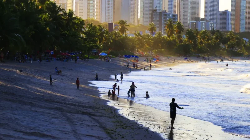 Alerta urgente para banhistas na Paraíba: entenda os riscos e os pontos críticos revelados pelo mais recente relatório de balneabilidade, com restrições delimitadas a cem metros para garantir sua segurança aquática