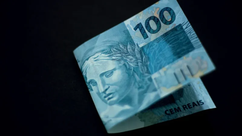 Governo federal projeta salto significativo no poder de compra do trabalhador brasileiro com salário mínimo de R$ 1.717 para 2027