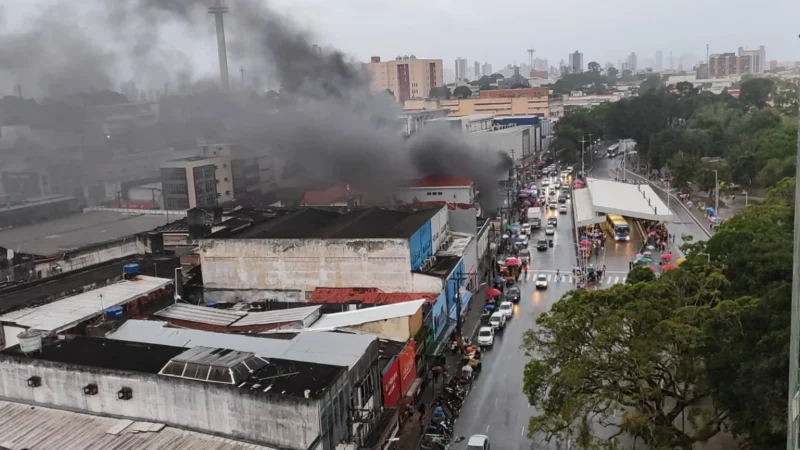 Incêndio no Centro Comercial de Passagens de JP é controlado e deixa quatro pessoas feridas