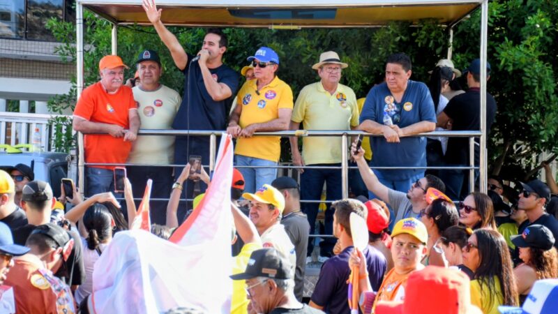 Lucas destaca investimentos em estradas, água e infraestrutura durante caravana pelo Cariri