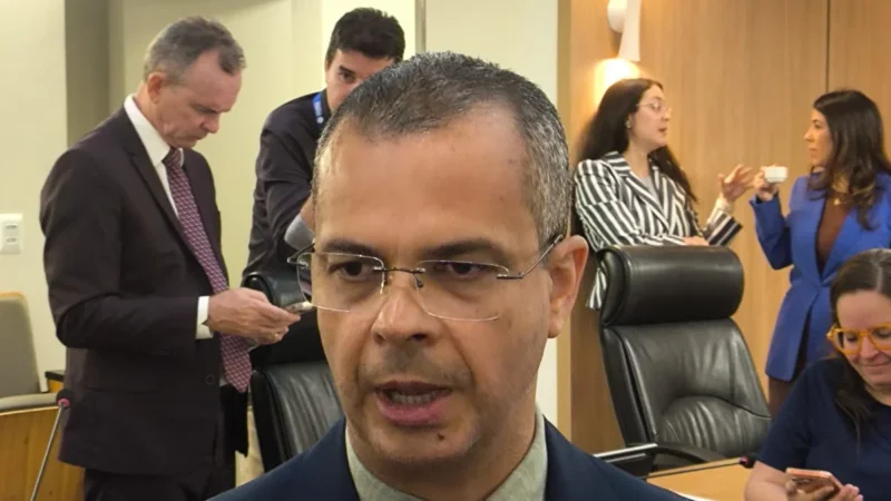 Deputado Jutay Meneses do Republicanos ameaça anular voto para o Senado,citing insatisfação com João Azevêdo; Chico Mendes reage