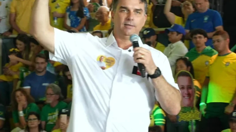 Flávio Bolsonaro dispara contra STF: “Olho com nojo” e defende mudança na Corte com 4 indicados