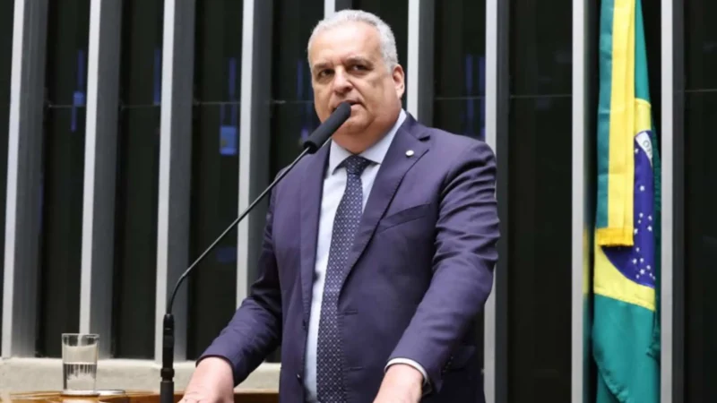 Alfredo Gaspar, vice de Flávio Bolsonaro, desembarca na Paraíba para evento de campanha; entenda o plano do PL no Nordeste