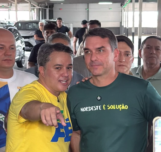 Efraim Filho prevê desempenho de Flávio Bolsonaro no Nordeste superior ao de Jair em 2022, aponta mudanças no eleitorado