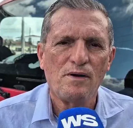 Odon Bezerra aguarda janela partidária para definir futuro após filiação de Léo Bezerra ao PSDB, gerando especulações políticas
