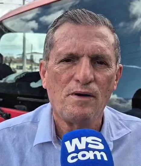 Odon Bezerra aguarda janela partidária para definir futuro após filiação de Léo Bezerra ao PSDB, gerando especulações políticas