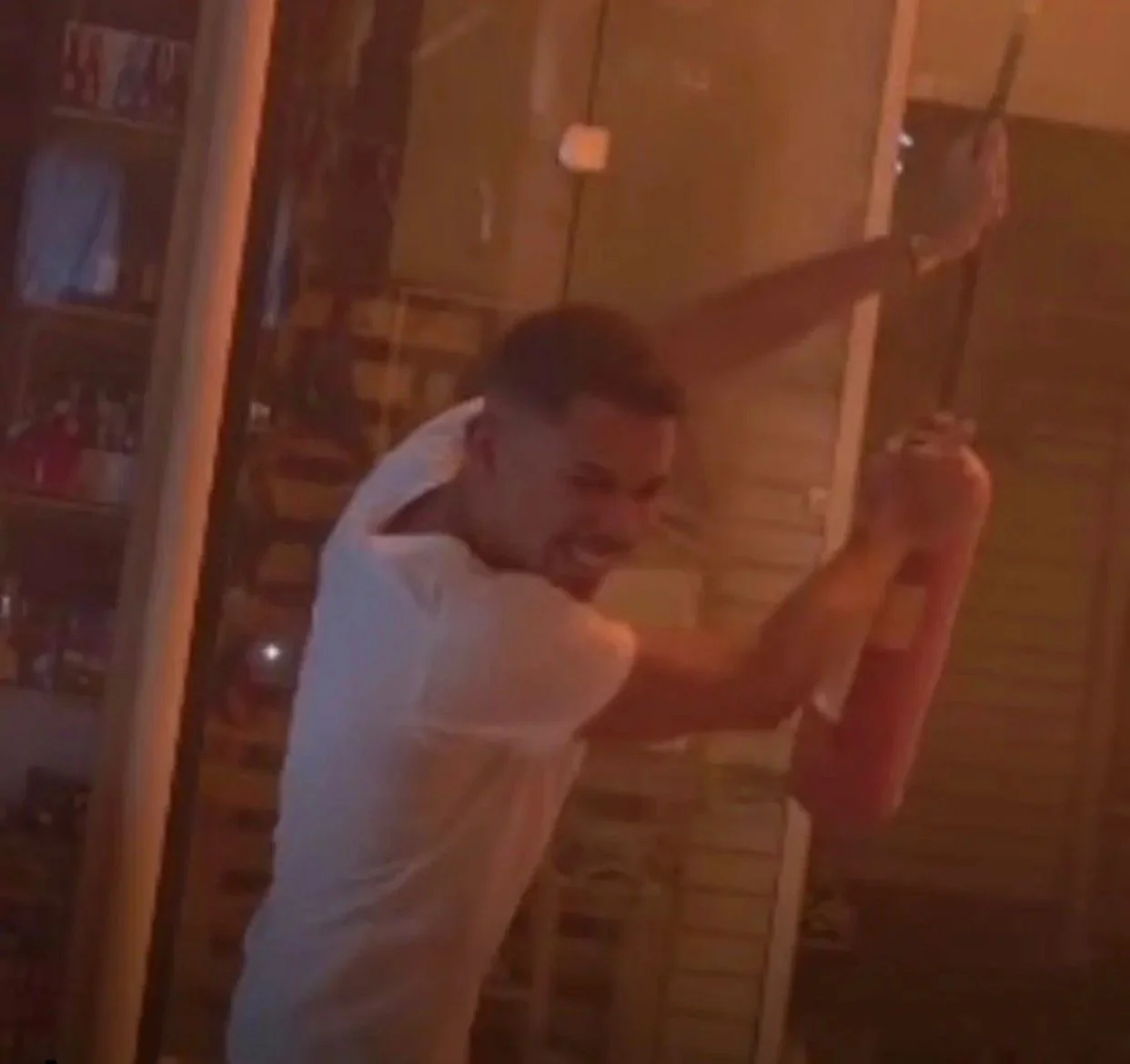 Comerciantes de João Pessoa Repudiam Candidato Lucas Caçula por Gravar Vídeo em Shopping Incendiado: “Oportunista e Desrespeitoso”