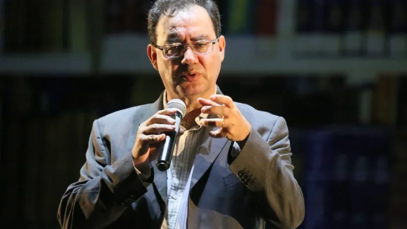 Augusto Cury propõe taxar bets em 50% e usar IA para enxugar ministérios, prometendo R$ 120 bilhões e PIB 3% maior