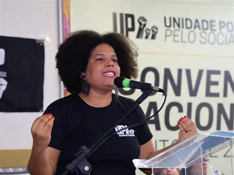 Samara Martins e Yuri Ezequiel agitam João Pessoa em campanha da Unidade Popular com carreata e encontros com apoiadores