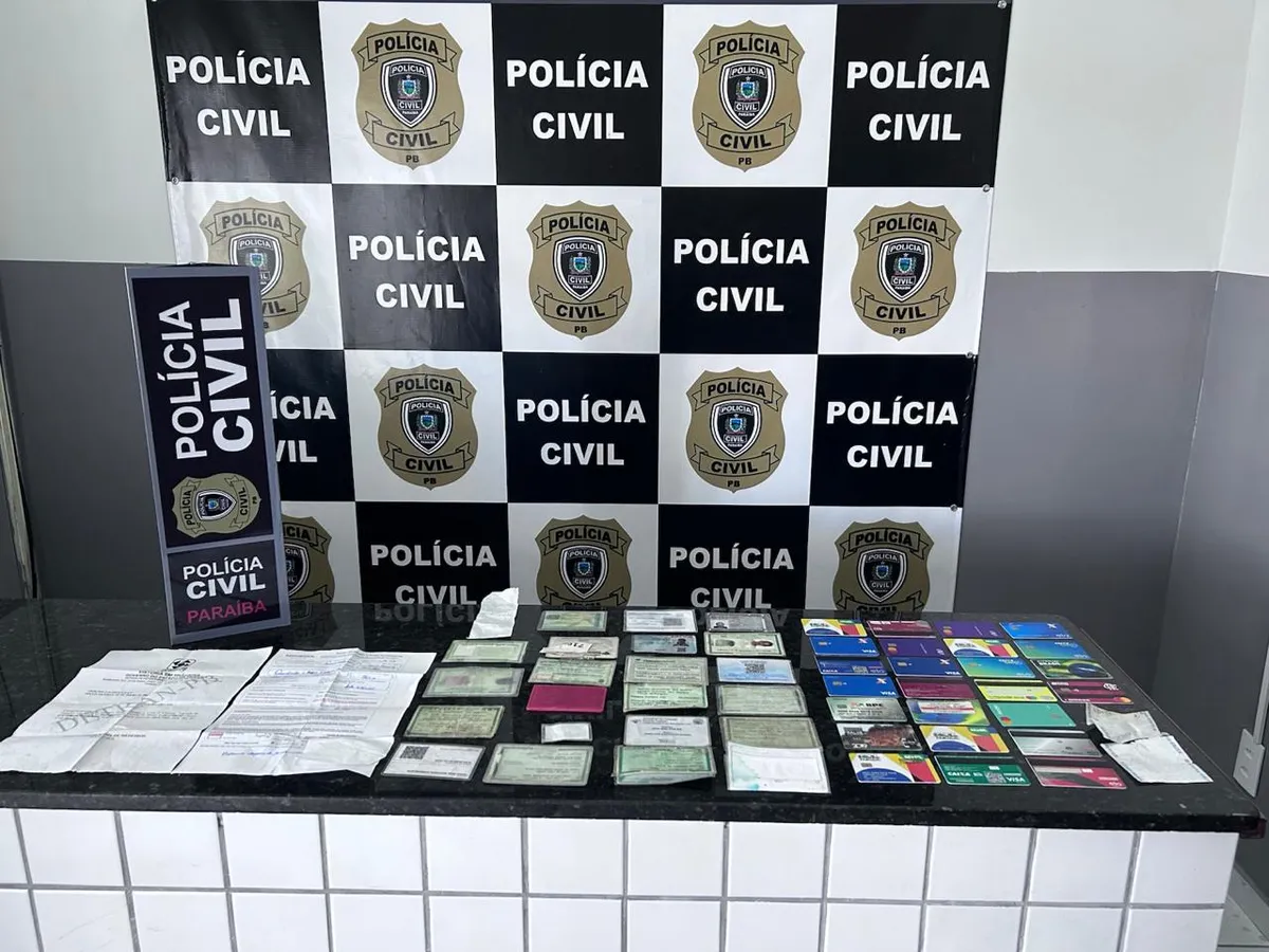 Operação policial desvenda rede de terror e agiotagem: homem é detido por torturar e ameaçar vítima que ousou denunciar esquema criminoso em Alagoa Grande, revelando documentos e cartões de terceiros em sua posse
