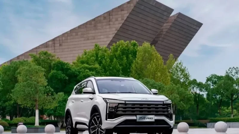 Primeira chinesa a fazer sucesso no Brasil, JAC entra em queda livre e fecha lojas