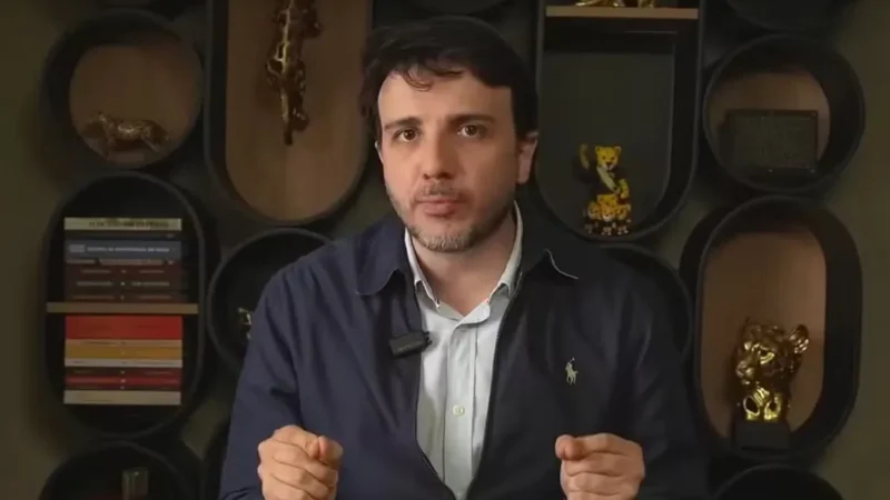 Renan santos, o outsider da direita que desafia o bolsonarismo, desembarca em joão pessoa para encontro decisivo e coletiva de imprensa, apresentando propostas inovadoras para o brasil