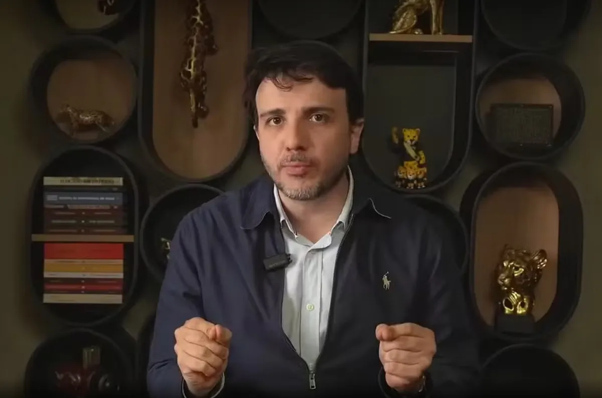 Renan santos, o outsider da direita que desafia o bolsonarismo, desembarca em joão pessoa para encontro decisivo e coletiva de imprensa, apresentando propostas inovadoras para o brasil