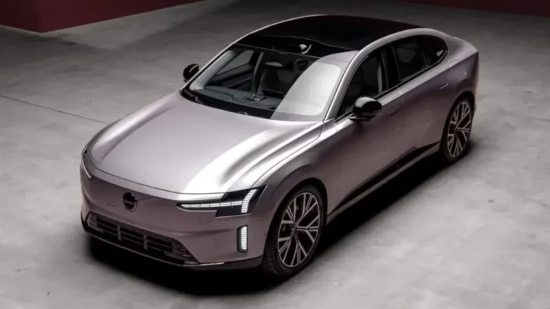 Volvo desafia gigante de luxo no país com sedã elétrico que recarrega 300 km em 10 minutos
