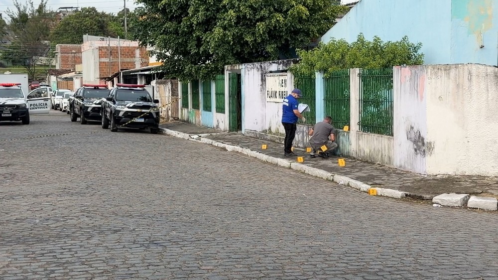 Adolescente de 17 anos é morto a tiros dentro de escola municipal em Bayeux