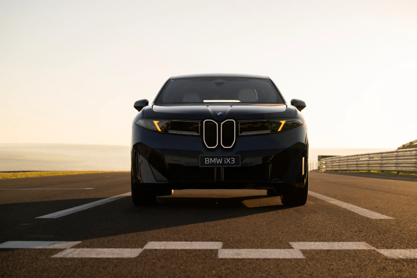 BMW iX3 chega ao Brasil com 570 km de autonomia e preço de R$ 582.950