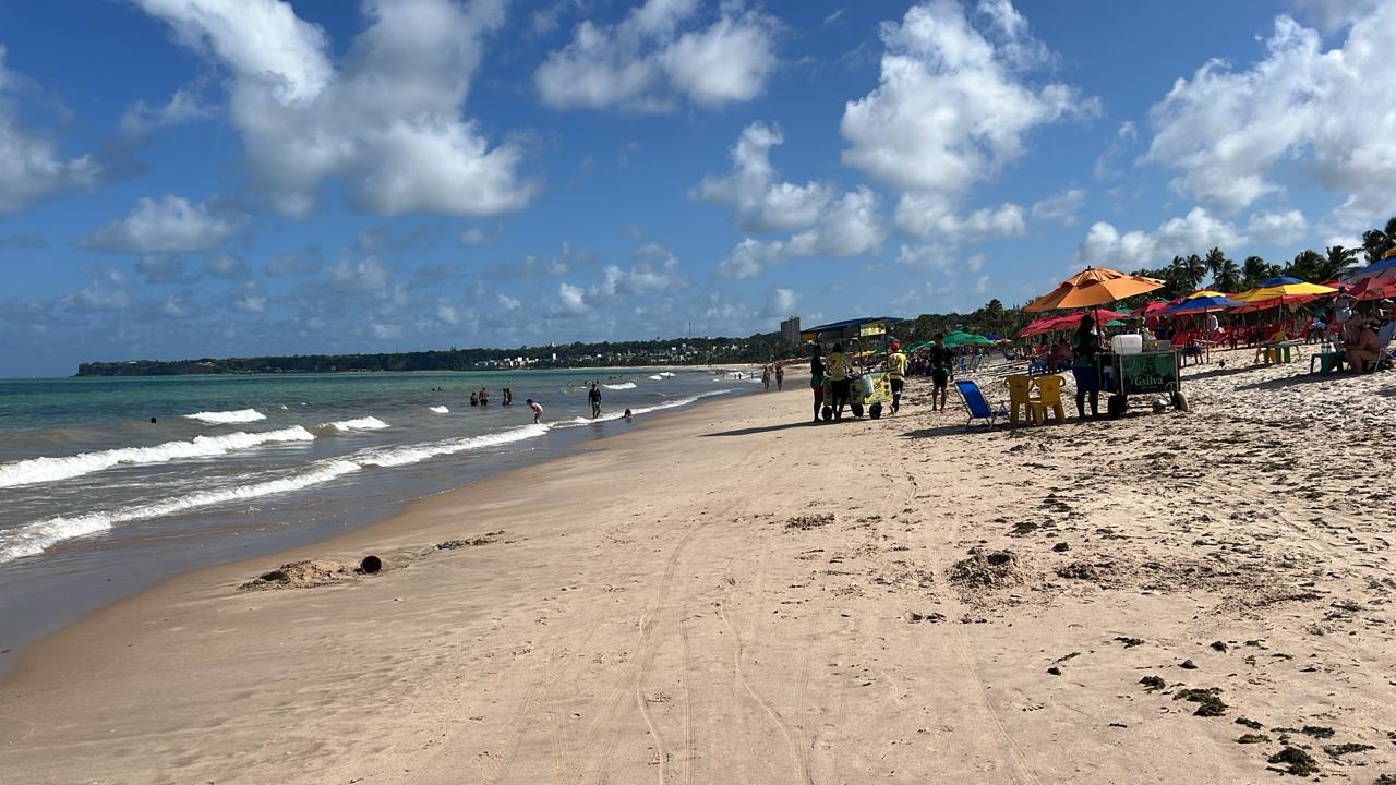 Cinco trechos de praias estão impróprios para banho na Paraíba; confira