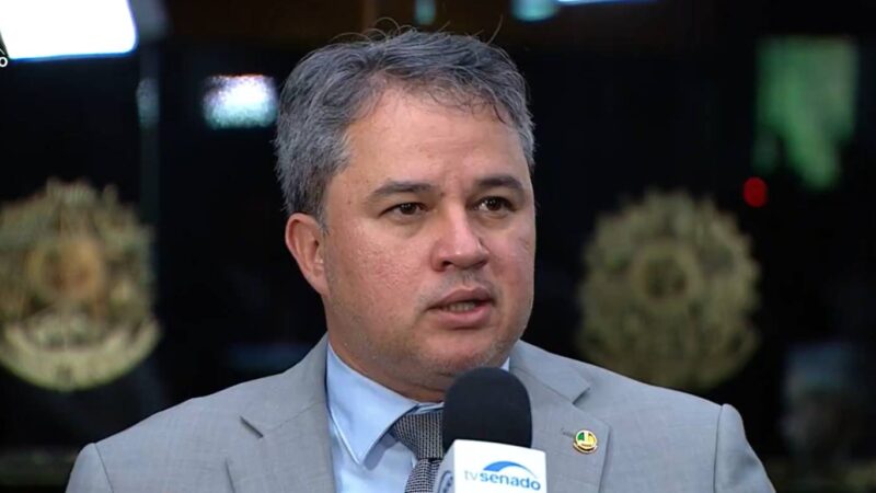 Efraim surfa na crise do STF e diz ter sido único senador a assinar impeachment de Moraes