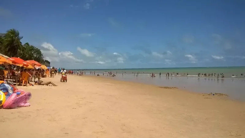 Idoso de 64 anos é resgatado em estado grave após afogamento na Praia do Seixas