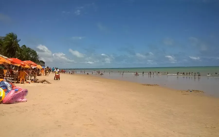 Idoso de 64 anos é resgatado em estado grave após afogamento na Praia do Seixas