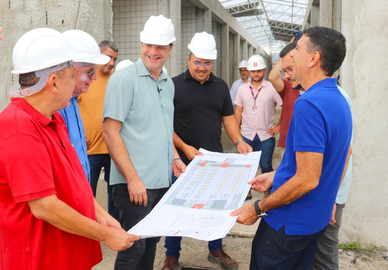 Leo destrava obra paralisada do Mercado do Rangel e dá novo prazo para entrega