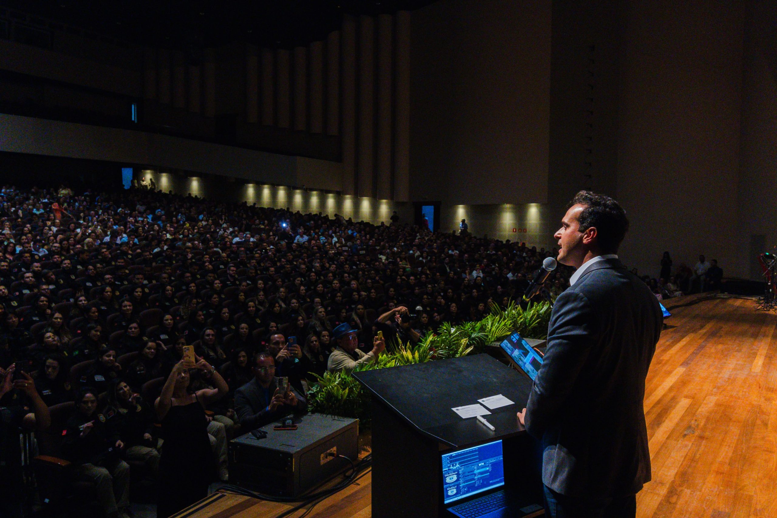 Lucas participa de formatura de mais uma turma de concursados da Polícia Civil