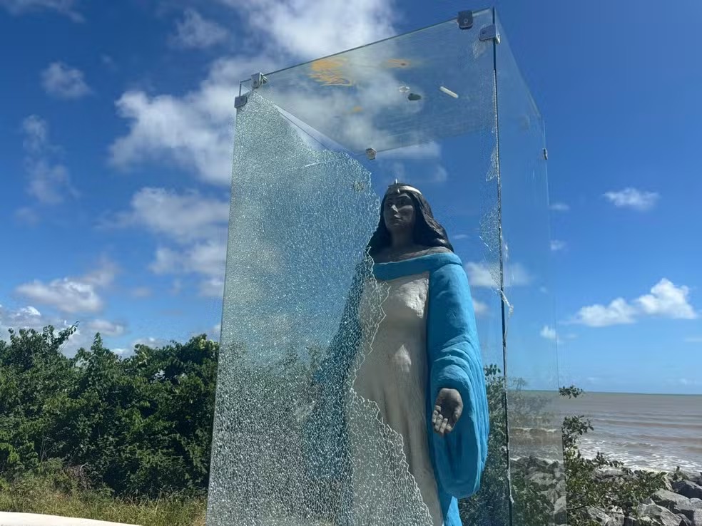 MP abre investigação sobre vandalismo contra estátua de Iemanjá em João Pessoa