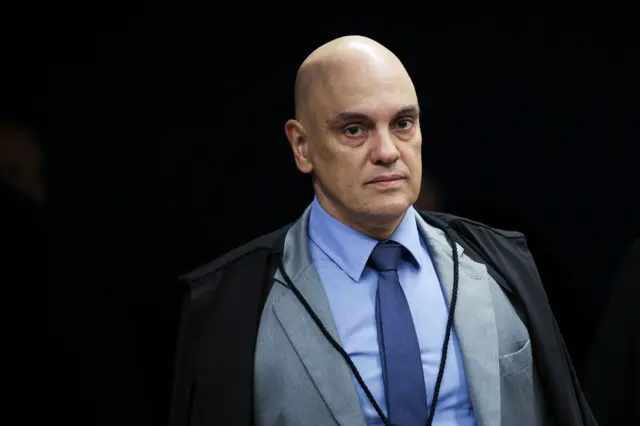 Alexandre de Moraes: PF desvenda mensagens de Daniel Vorcaro sobre saída do Brasil e contrato milionário de R$ 131 mi do escritório da esposa