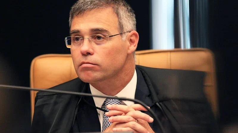 Ministro André Mendonça Confirma Reunião com Empresário do Banco Master e Reafirma Voto Contrário ao Instituição Financeira