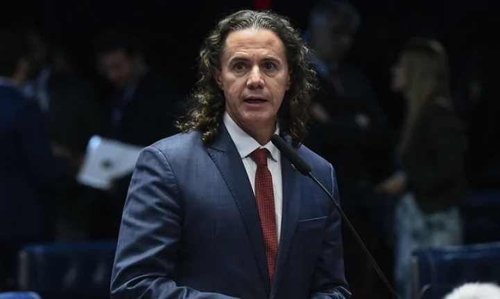 Veneziano defende escala 5×2: Avanço nas relações de trabalho sem prejudicar empresas, diz senador