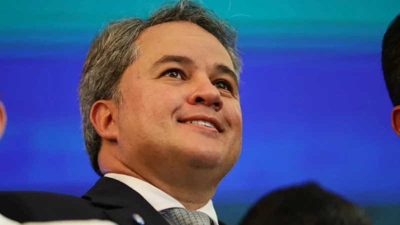 Efraim Filho Vibra com Pesquisa AtlasIntel que o Coloca em 2º Lugar e Projeta Segundo Turno nas Eleições para Governador da Paraíba