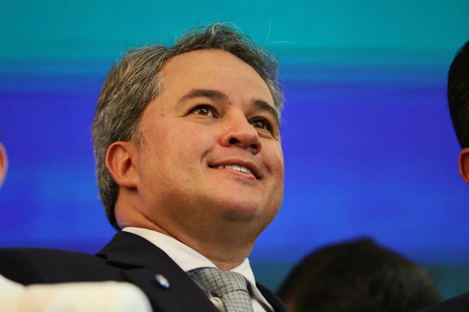 Efraim Filho Vibra com Pesquisa AtlasIntel que o Coloca em 2º Lugar e Projeta Segundo Turno nas Eleições para Governador da Paraíba