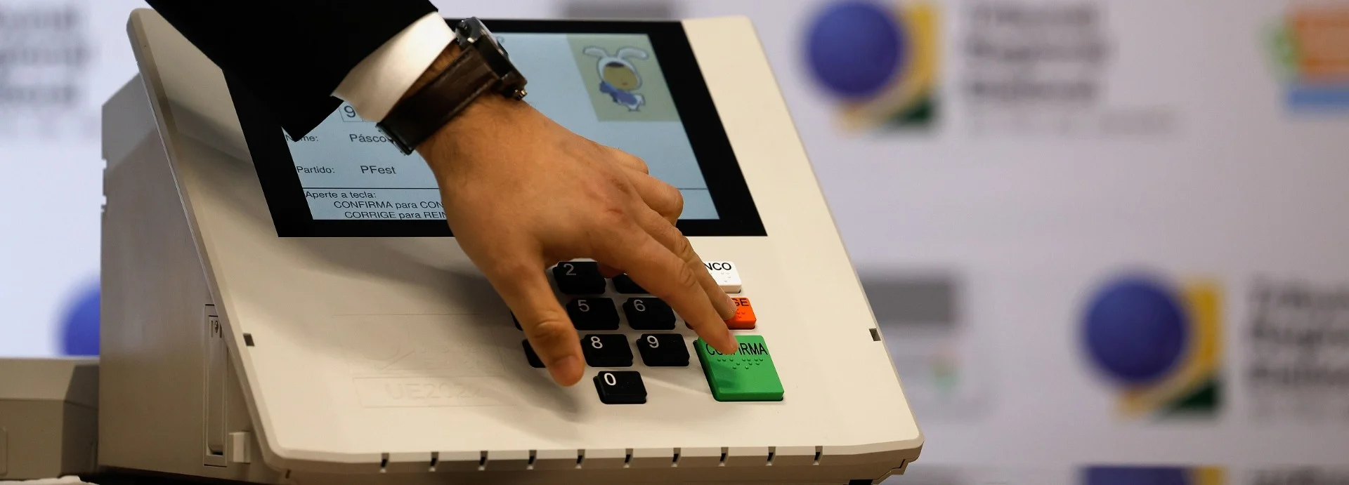 Justiça Eleitoral: Candidatos Precisam Confirmar Dados na Urna Eletrônica pelo App Bem na Foto para Eleições 2026