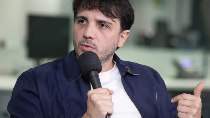 MP Eleitoral Avança com Notícia-Crime Contra Renan Santos por Ataque a Janja: Advogado Paraibano Pede Justiça