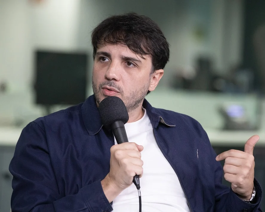 MP Eleitoral Avança com Notícia-Crime Contra Renan Santos por Ataque a Janja: Advogado Paraibano Pede Justiça