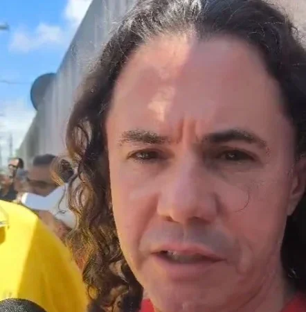 Veneziano Vital explode em acusações de “abuso de poder” e cita “candidato do Banco Master” na disputa pelo Senado da Paraíba
