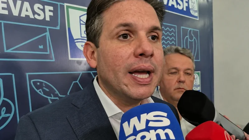 Justiça Eleitoral dá ganho de causa a Hugo Motta e manda tirar do ar propaganda de André Gadelha que associava político a corrupção e “rachadinha”